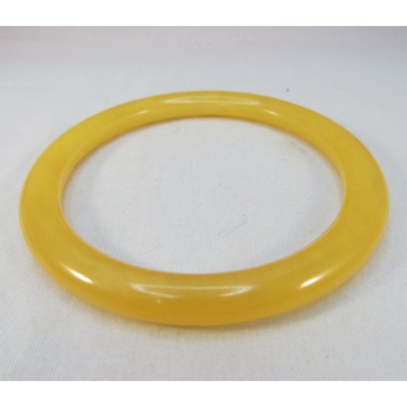 Vintage Yellow Marbled Bakelite Bangle Bracelet - Picture 9 of 10